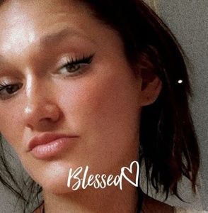 Meet your Posher, Dina